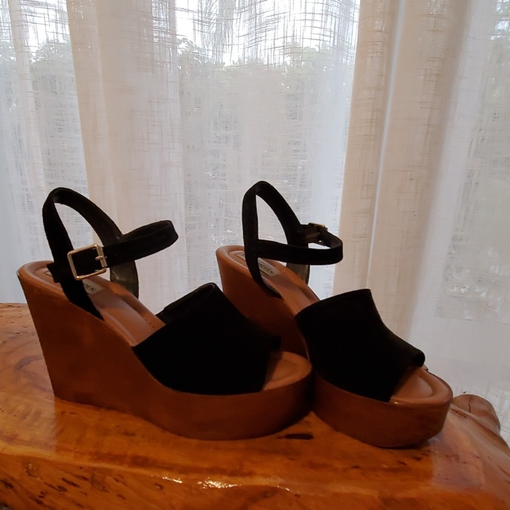 Elegant Black Wedge Sandals